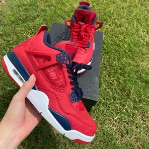 Jordan 4 “Fiba” SIZE 9